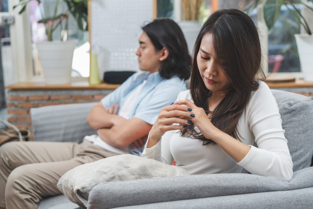 What Is It Like To Date Someone With A Fearful Avoidant Attachment? 3 distant relationship