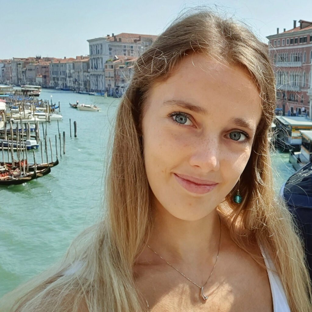 About Us 4 Sara Viezzer