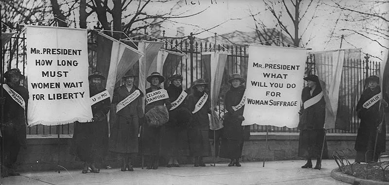 A Brief Summary Of The First Wave Of Feminism 1 Women suffragists picketing_in front of the White house